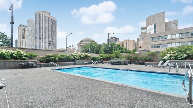 Building Photo - 330 W Diversey Pkwy