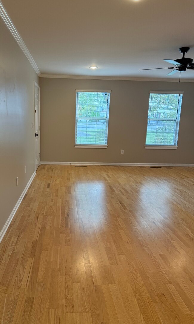 Foto del edificio - 1607 Briarwood Ln