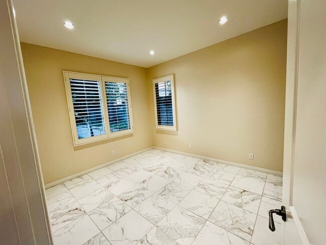 DownStairs Full Bedroom or office - 58 Lupari