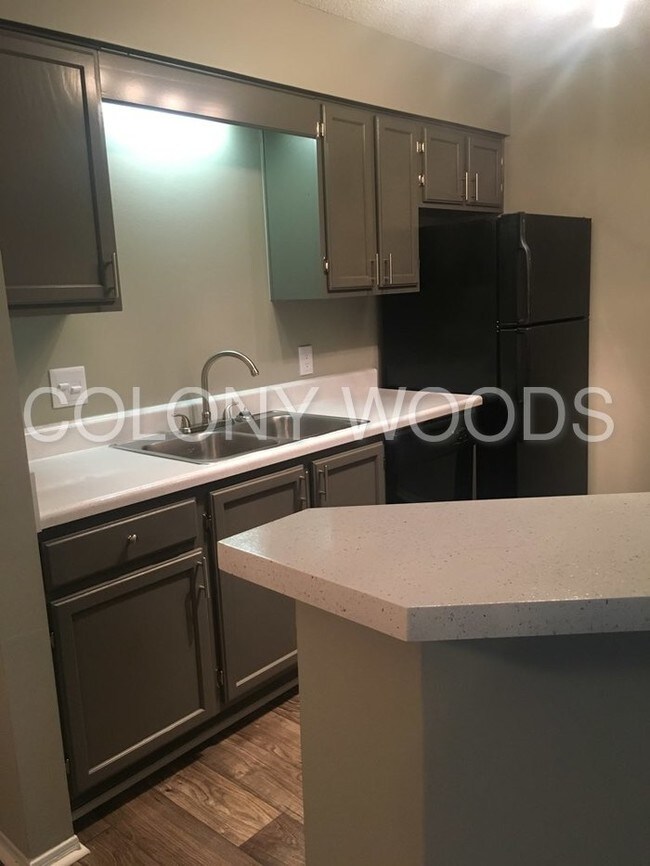 Foto del edificio - 7112 Colony Park Dr