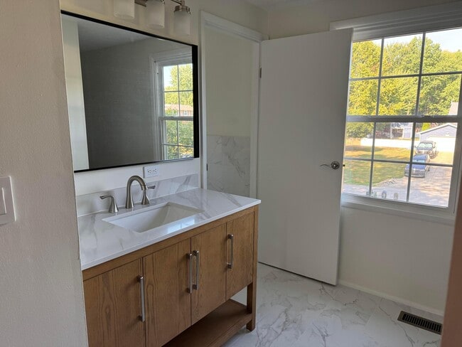 Building Photo - 5601 Sunset Dr