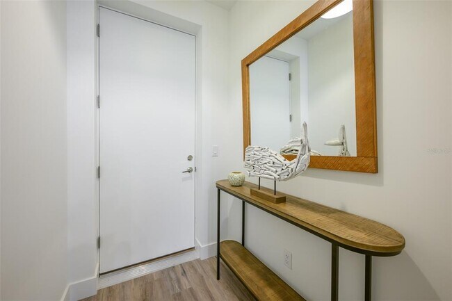 Building Photo - 1703 N Tamiami Trl