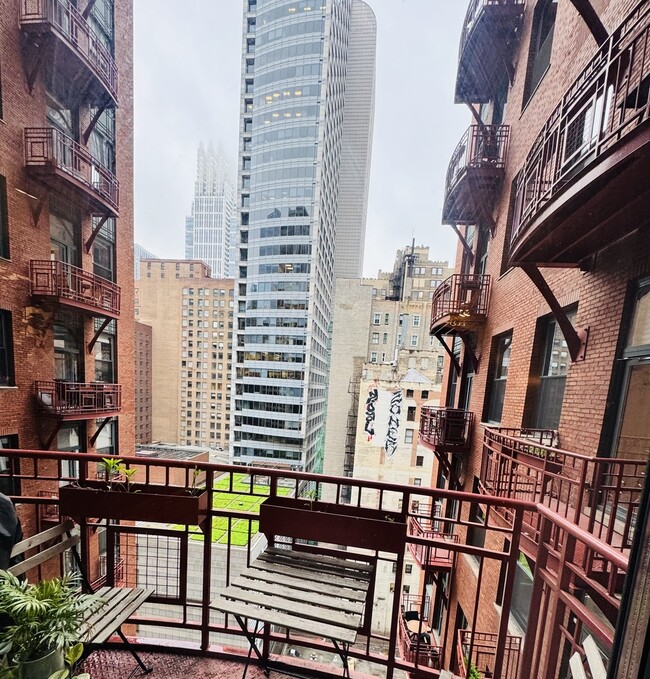 Building Photo - 208 W Washington St