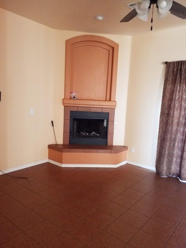 Foto del edificio - Large 3 Bedroom, 2 Bath Home