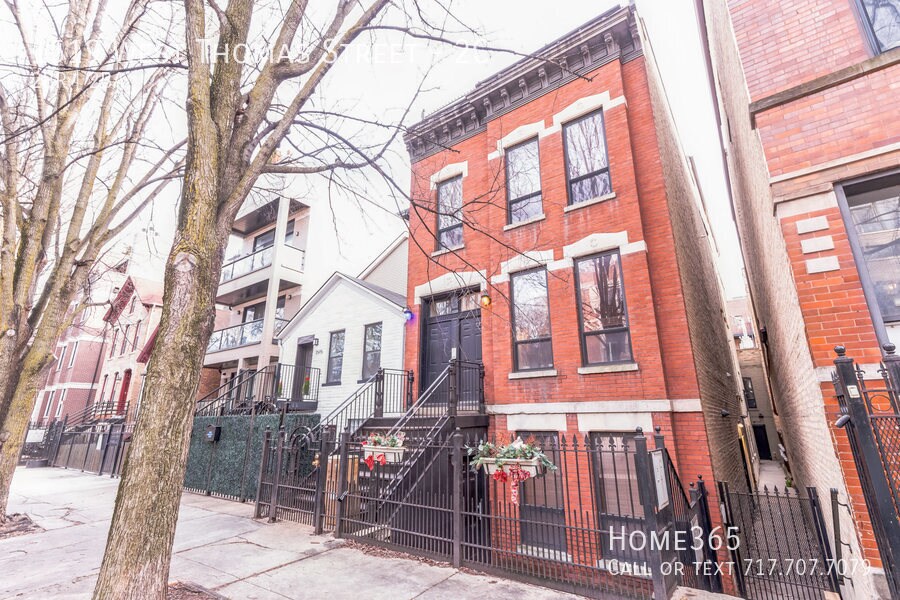 Primary Photo - Gorgeous 2 bed 2 bath Unit at Chicago's He...