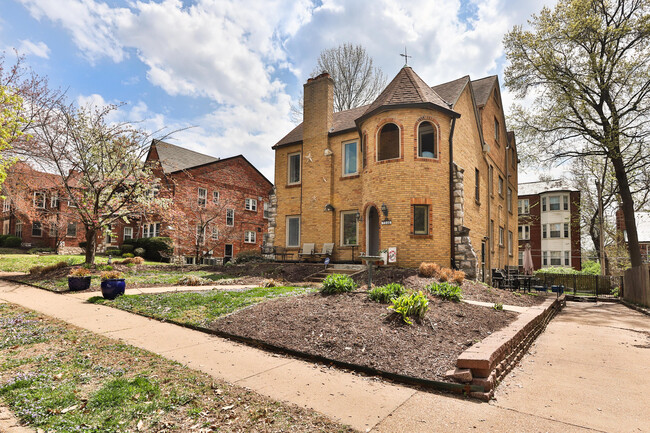 Building exterior - 7546 Buckingham Dr