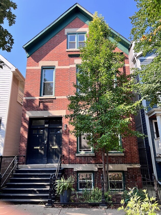 Primary Photo - 1334 W Wolfram St