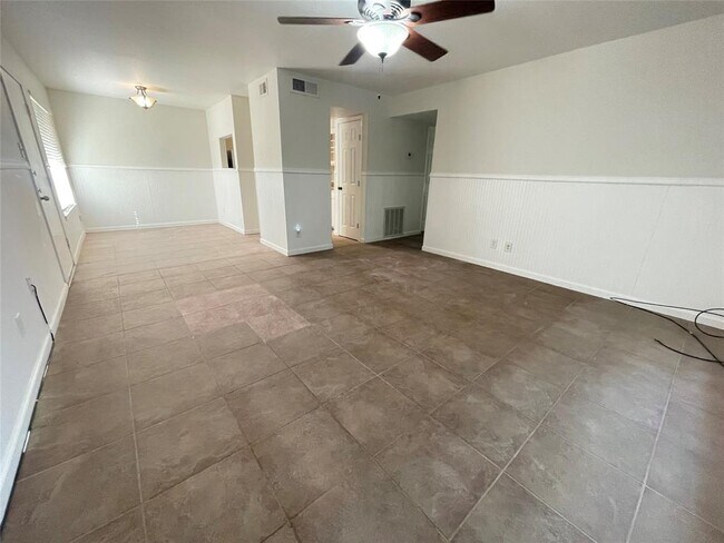 Building Photo - 5550 N Braeswood Blvd