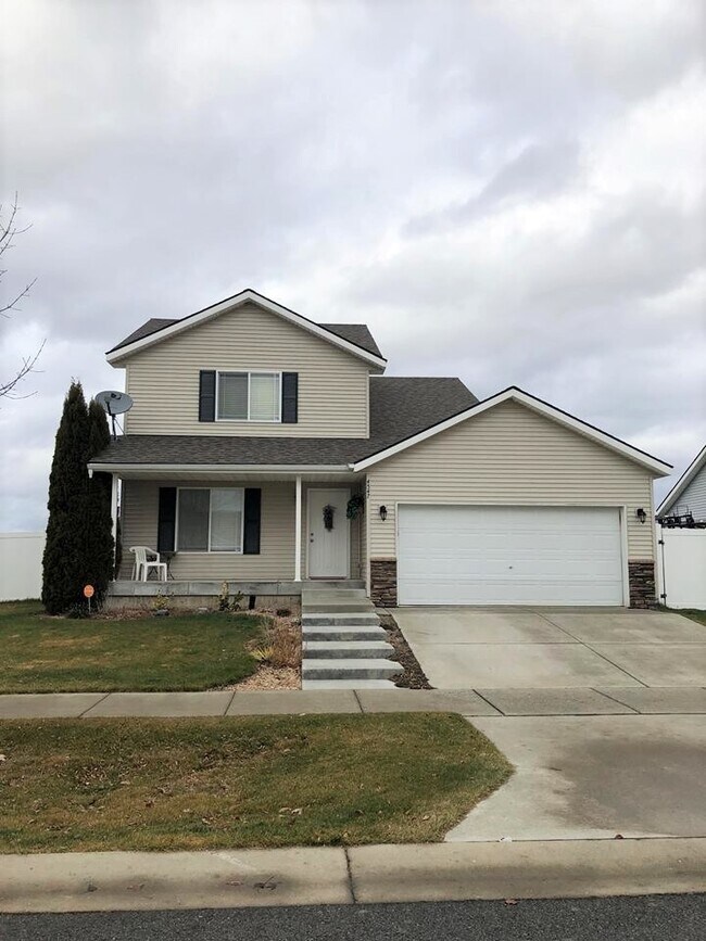 Building Photo - THE LANDINGS AT WATERFORD TWO STORY HOME (...