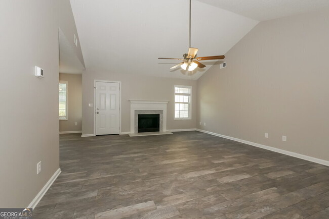 Foto del edificio - 303 Vineyard Ridge Ln