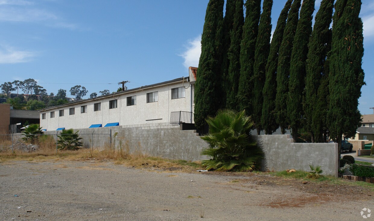 Building Photo - 628 Millar Ave