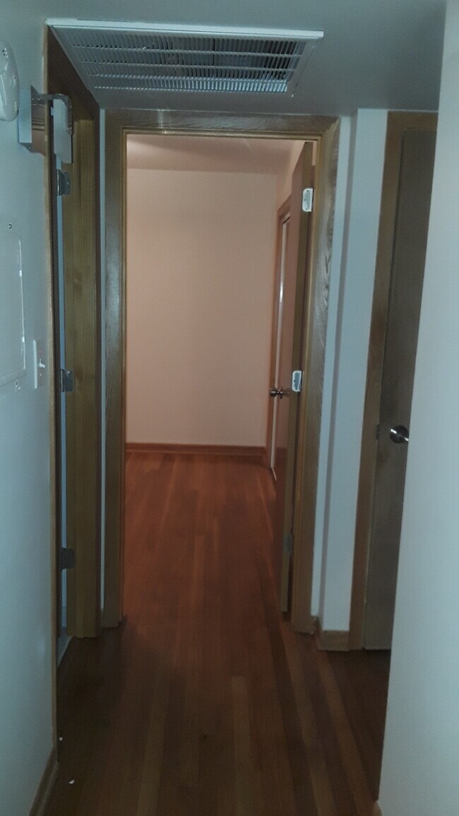 9456 Maple Dr, Rosemont, IL 60018 Apartments in Rosemont, IL