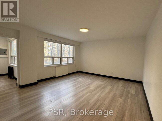 Photo du bâtiment - 600 Eglinton Ave E