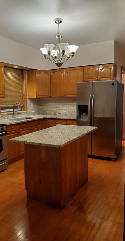 Foto principal - 3307 N Springfield Ave