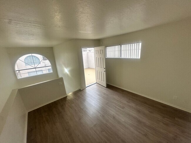 Foto del edificio - 15009 Moorpark St