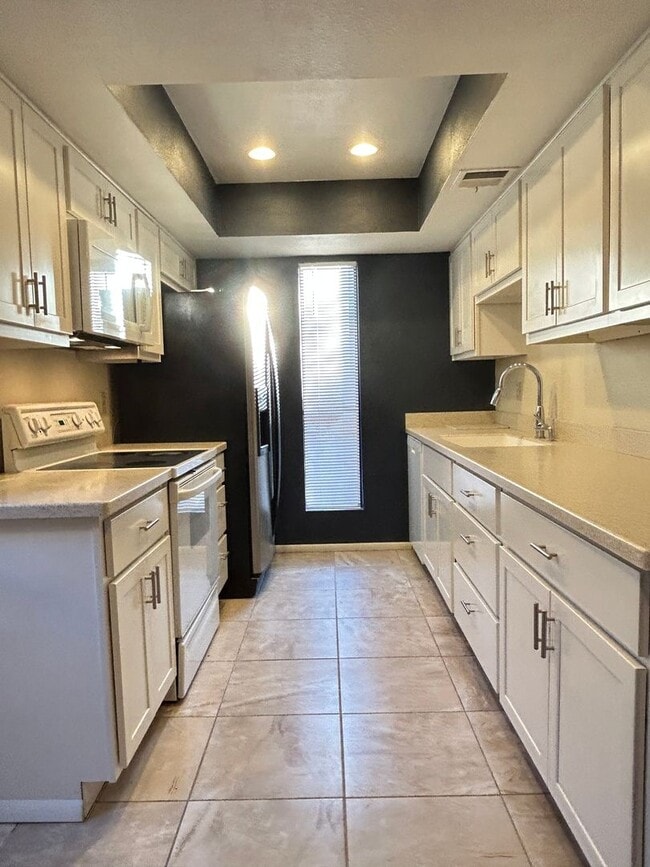 Building Photo - GORGEOUS REMODEL! 2 BED 2 BATH IN POINTS W...