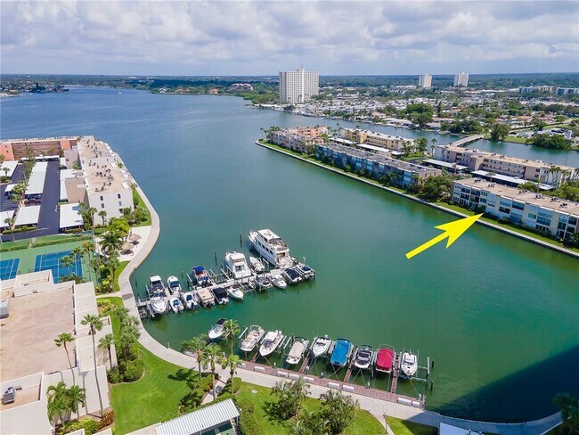 Building Photo - 7540 Bay Island Dr S