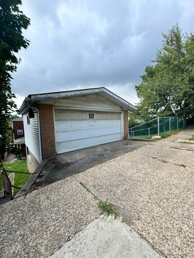 Building Photo - 942 Beaver Rd