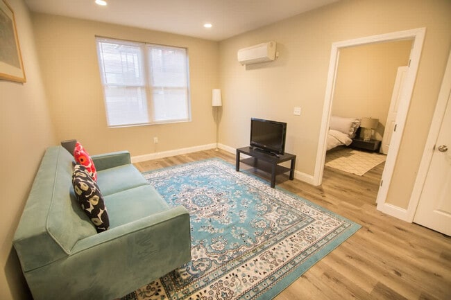 Building Photo - 140 Pearl St