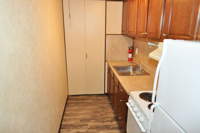 Foto del edificio - 833 Logan Ave NW