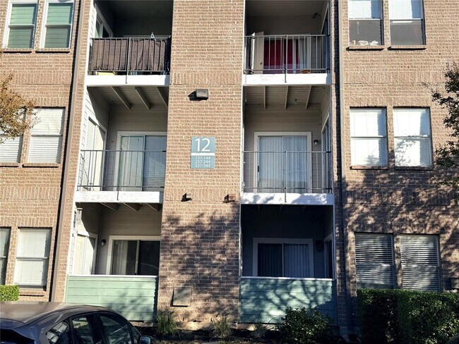 Foto del edificio - 12166 Metric Blvd