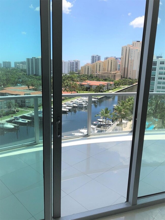 Foto del edificio - 3029 NE 188th St