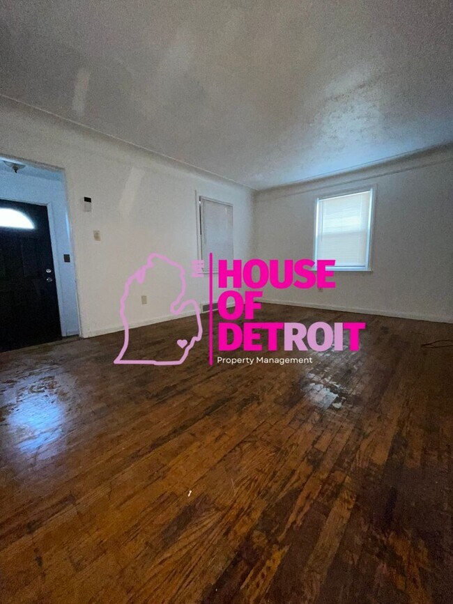 Foto del edificio - *NEW LISTING*