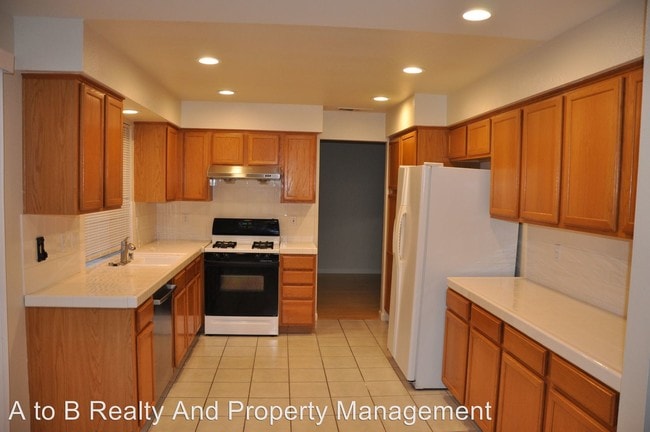 Building Photo - 6121 Yeadon Way
