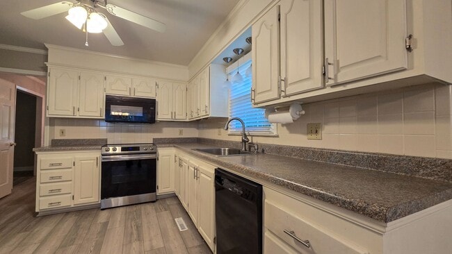 Building Photo - 600 Barkworth Rd