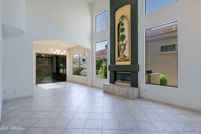 Foto del edificio - 8100 E Camelback Rd