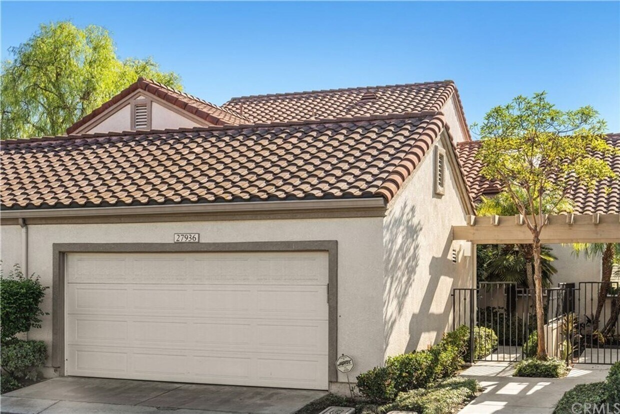 Foto principal - Beautiful 3 Bedroom Townhome near Mission ...