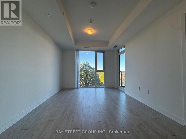 Building Photo - 5858 Yonge St