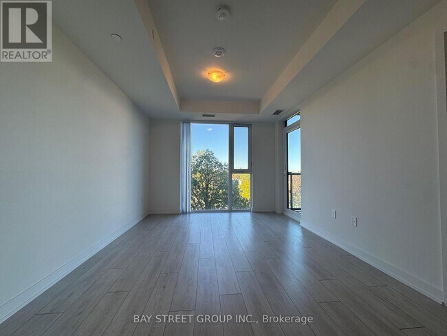 Photo du bâtiment - 5858 Yonge St