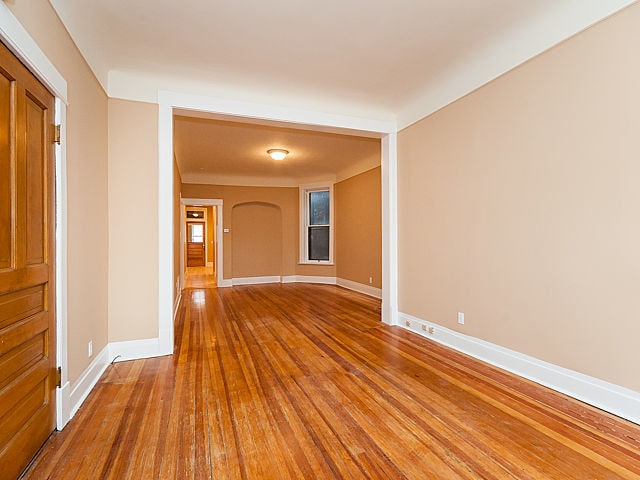 Building Photo - 937 N Hoyne Ave