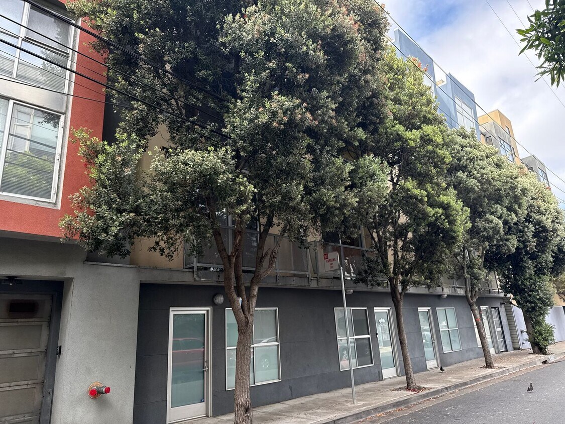 Primary Photo - EPIC REA- Great SOMA Loft w/View - 1 BR/2 ...
