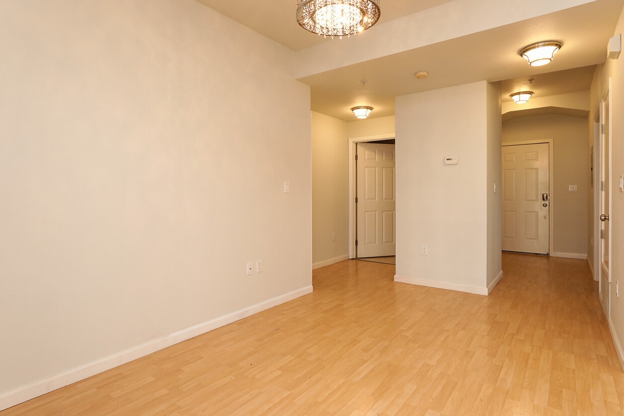 Primary Photo - 422 E Evelyn Ave