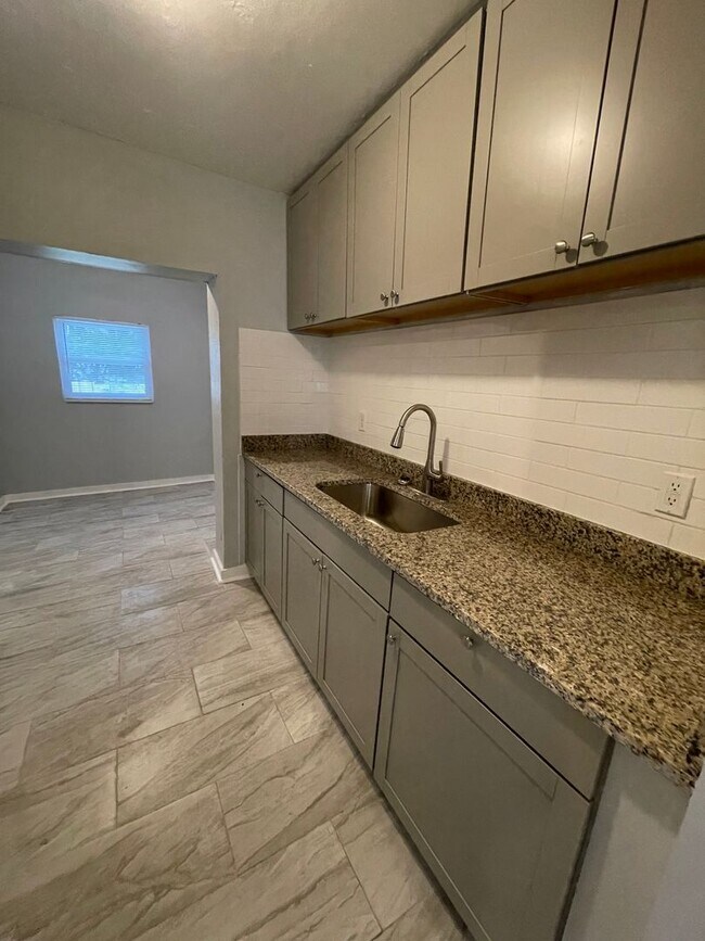 Foto del edificio - Lake Forest 3/2 Single Family home Availab...