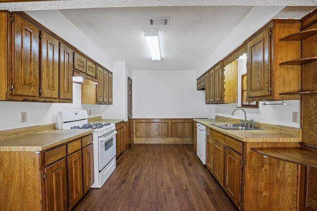 Foto del edificio - 223 E Pritchard Ln