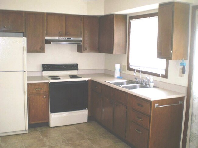 Building Photo - 2336 N Linwood Ave