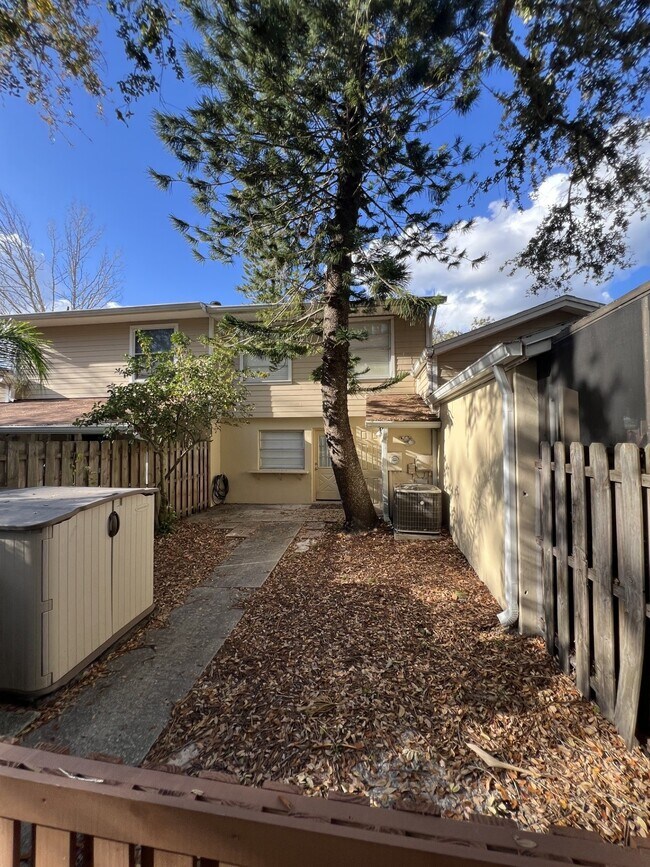 Foto del edificio - 14627 Pine Glen Cir