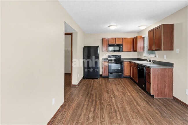 Foto del edificio - 5829 Sharets Dr