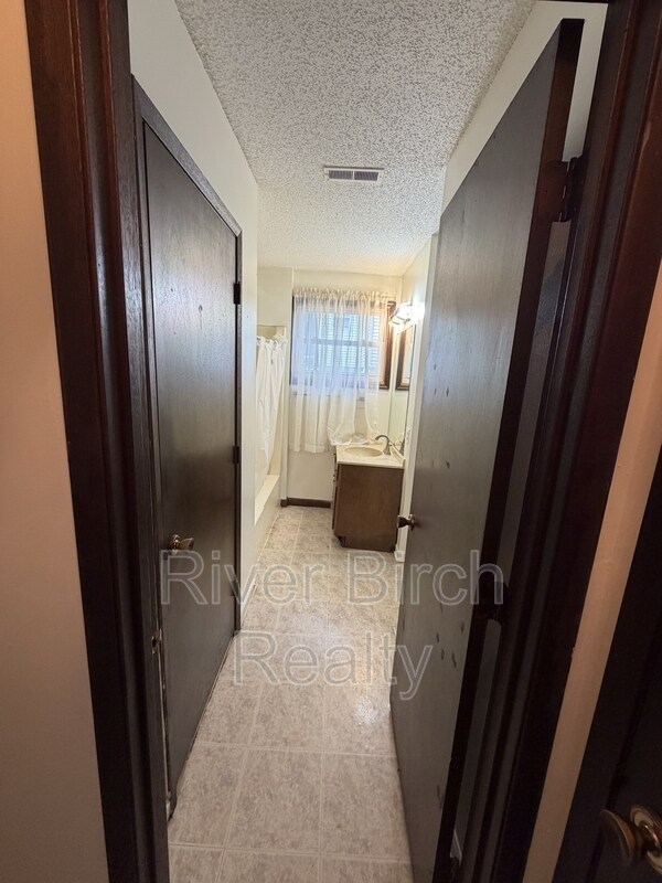 Foto del edificio - 425 W Lawrence Ave