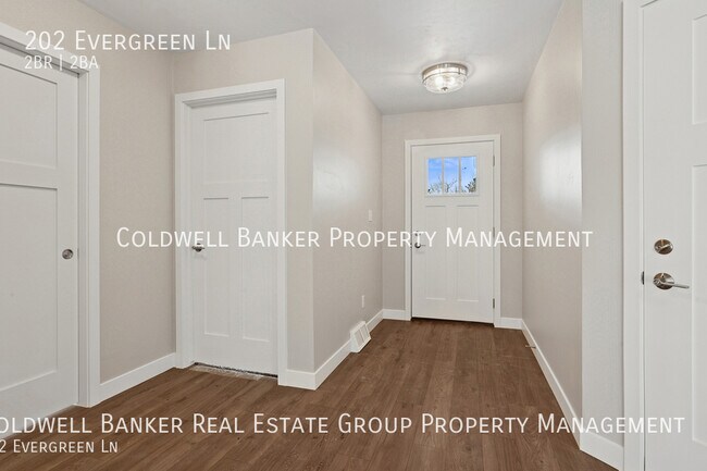 Foto del edificio - 202 Evergreen Ln