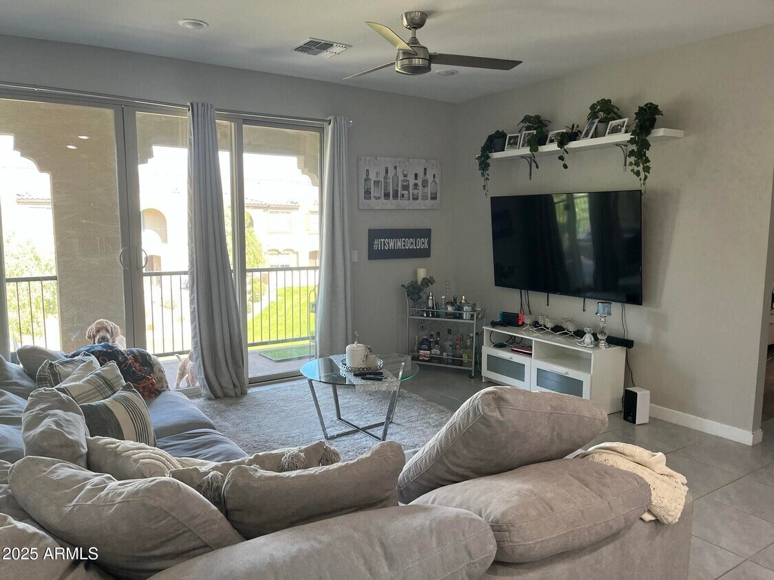 Building Photo - 155 N Lakeview Blvd