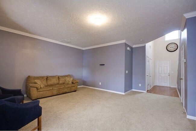 Building Photo - "Charming 3 Bedroom Townhouse for Rent in ...
