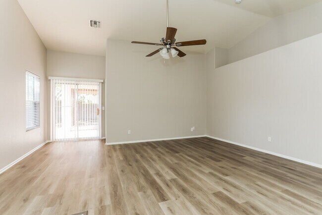 Foto del edificio - 9080 E Rainsage St