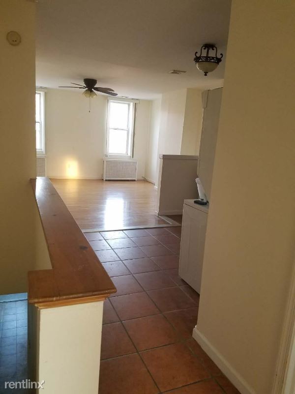 Building Photo - 1 br, 1 bath Apartment - 2340 S 10th street