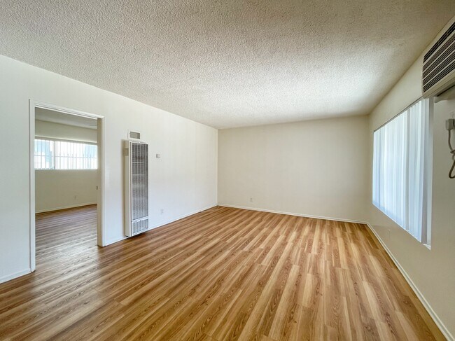 Building Photo - 5045 Rosemead Blvd