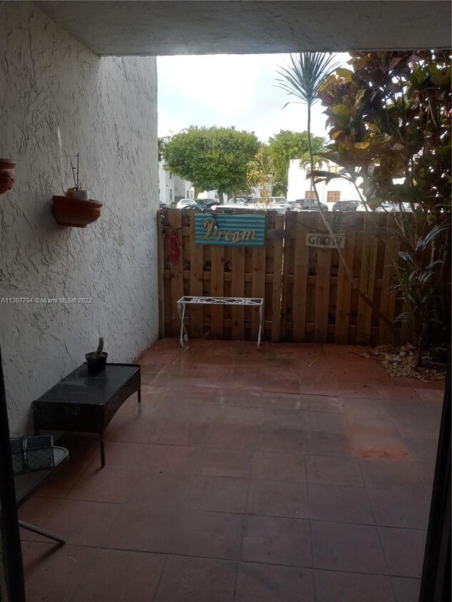 Primary Photo - 9419 Fontainebleau Blvd