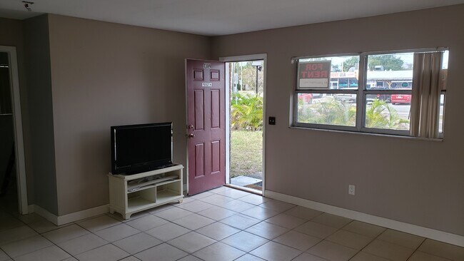 Building Photo - 1309 Union St